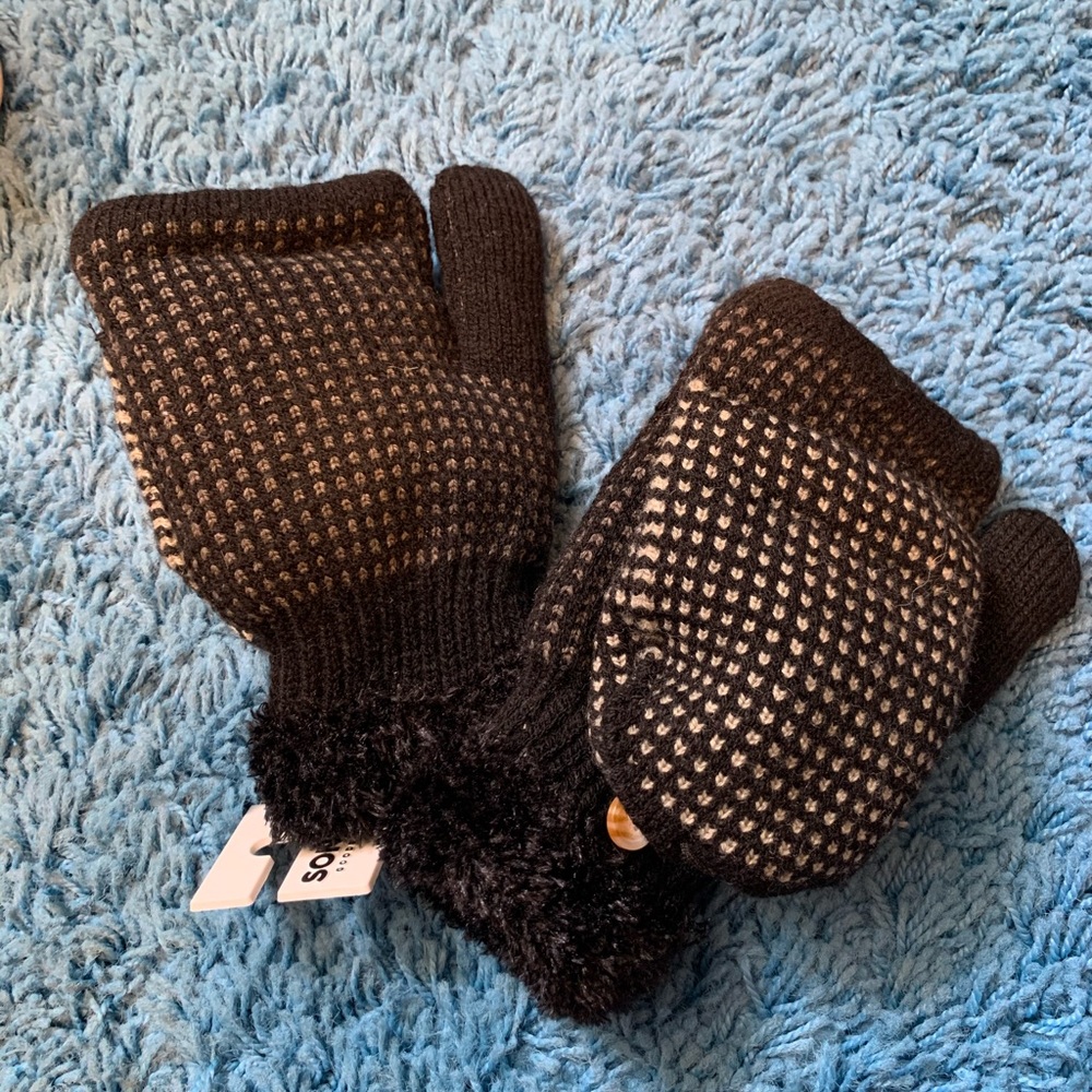 Winter mittens, never worn from Kohl’s.